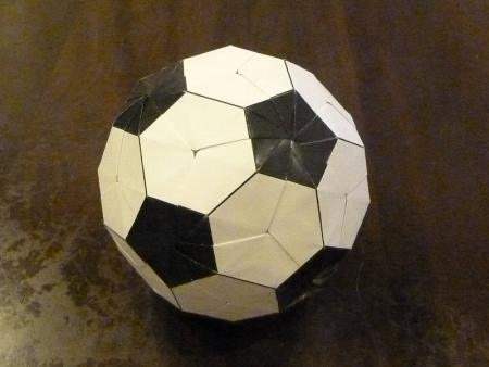 soccerball_atan_02.jpg
