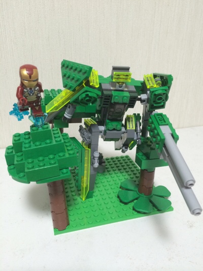 アイアンマンと緑のロボット 子供と遊ぼうレゴ日記